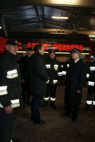 Premier Morawiecki z wizytą u ostrołęckich strażaków [ZDJĘCIA] - zdjęcie #5 - eOstroleka.pl