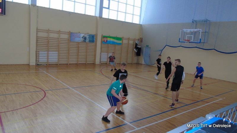 Koszykarski mecz dzikich drużyn [22.01.2018] - zdjęcie #6 - eOstroleka.pl
