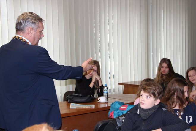 Podopieczni TPD z „edukacyjną” wizytą w ostrołęckim ratuszu [25.01.2018] - zdjęcie #7 - eOstroleka.pl