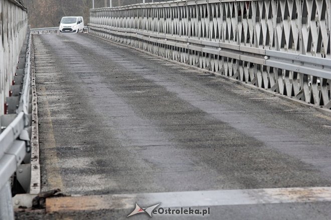 Most zastępczy po przeglądzie, ubytki asfaltu uzupełnione [26.01.2018] - zdjęcie #6 - eOstroleka.pl