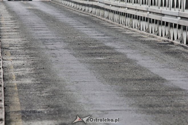 Most zastępczy po przeglądzie, ubytki asfaltu uzupełnione [26.01.2018] - zdjęcie #7 - eOstroleka.pl