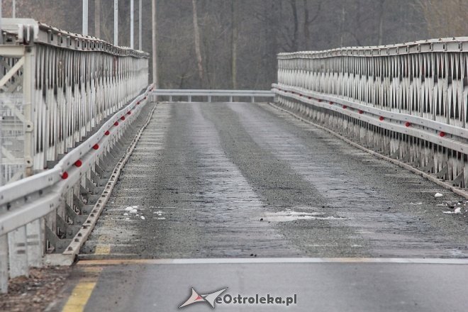 Most zastępczy po przeglądzie, ubytki asfaltu uzupełnione [26.01.2018] - zdjęcie #9 - eOstroleka.pl