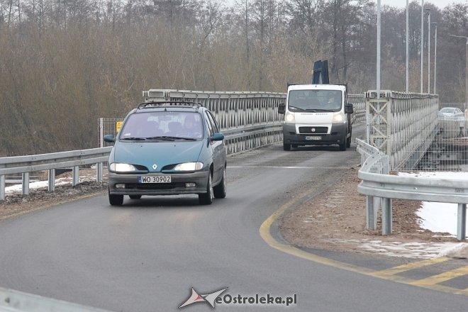 Most zastępczy po przeglądzie, ubytki asfaltu uzupełnione [26.01.2018] - zdjęcie #12 - eOstroleka.pl