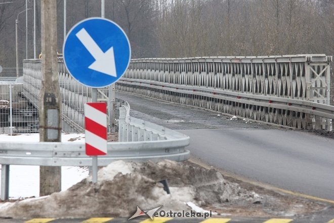 Most zastępczy po przeglądzie, ubytki asfaltu uzupełnione [26.01.2018] - zdjęcie #13 - eOstroleka.pl