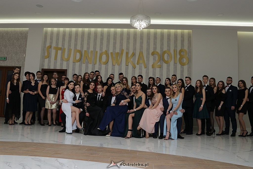Studniówka III LO w Ostrołęce [27.01.2018] - zdjęcie #67 - eOstroleka.pl