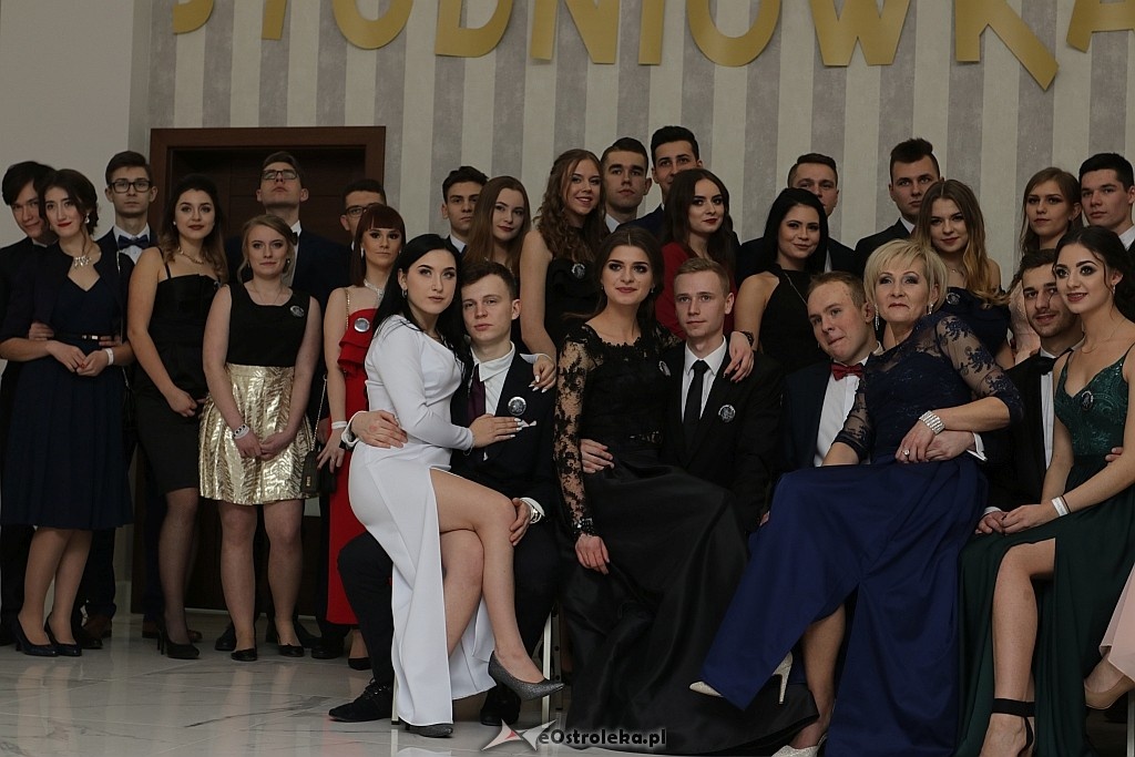 Studniówka III LO w Ostrołęce [27.01.2018] - zdjęcie #65 - eOstroleka.pl