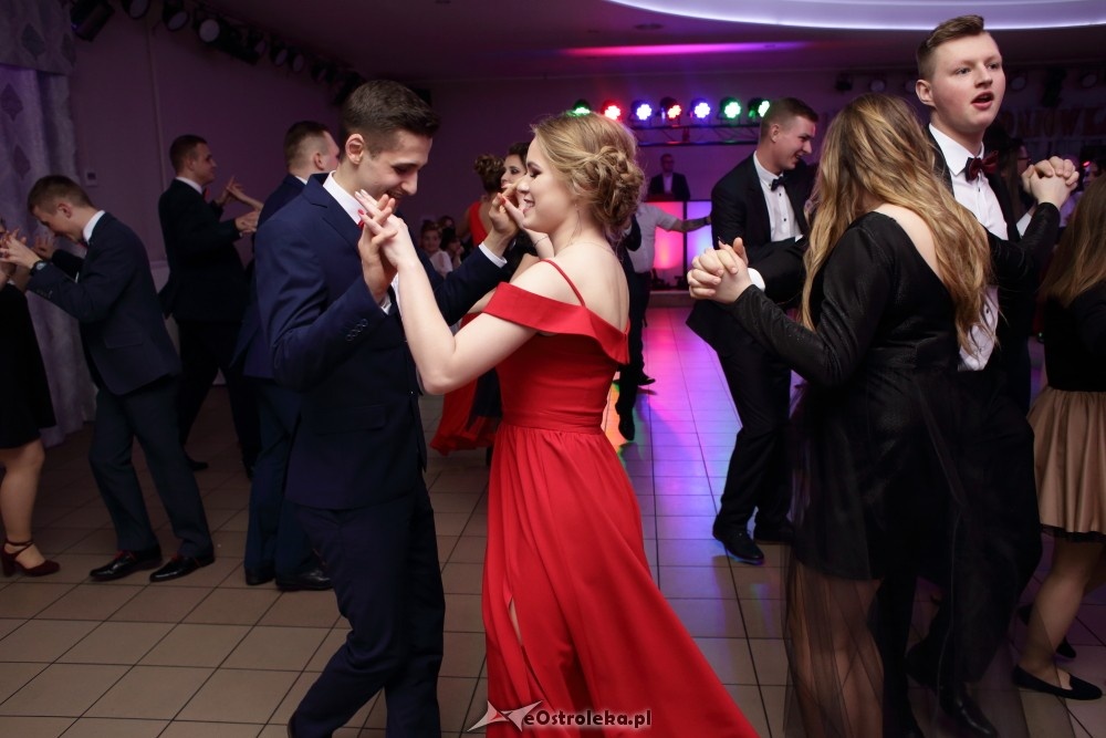 Studniówka ZSZ nr 4 w Ostrołęce [27.01.2018] - zdjęcie #98 - eOstroleka.pl