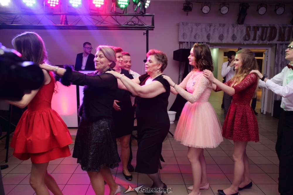 Studniówka ZSZ nr 4 w Ostrołęce [27.01.2018] - zdjęcie #34 - eOstroleka.pl