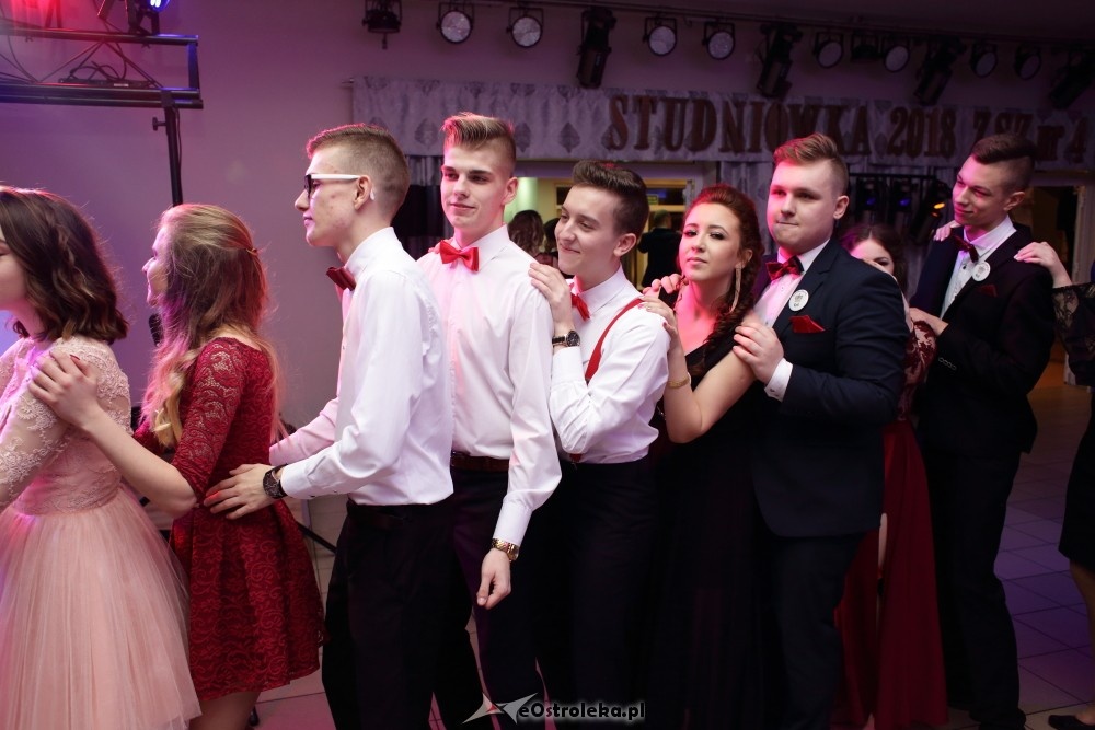 Studniówka ZSZ nr 4 w Ostrołęce [27.01.2018] - zdjęcie #32 - eOstroleka.pl