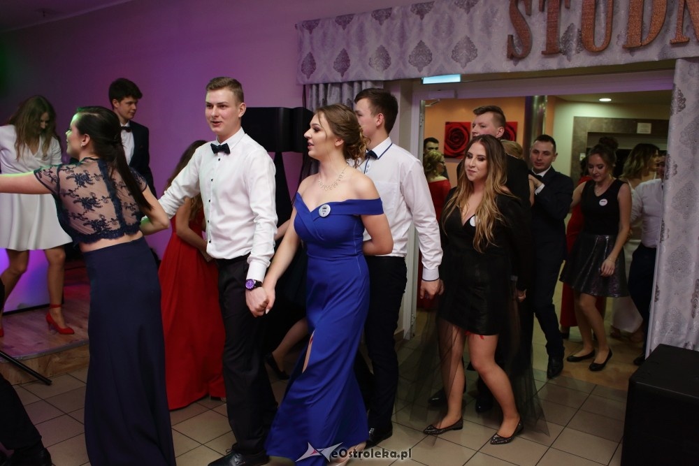 Studniówka ZSZ nr 4 w Ostrołęce [27.01.2018] - zdjęcie #30 - eOstroleka.pl