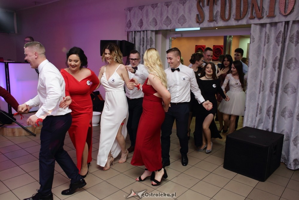 Studniówka ZSZ nr 4 w Ostrołęce [27.01.2018] - zdjęcie #28 - eOstroleka.pl