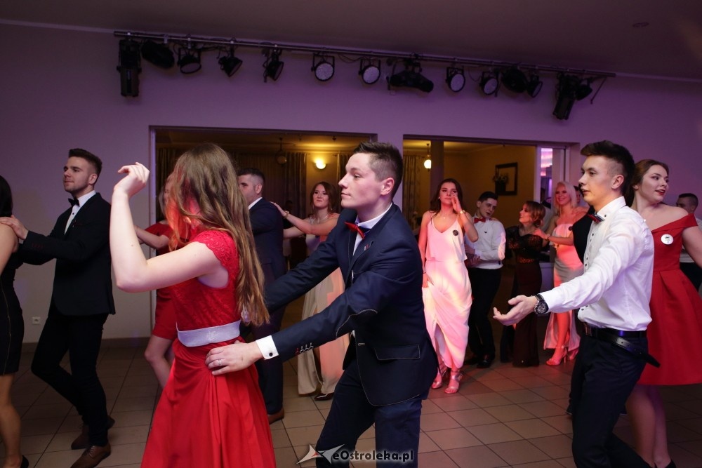 Studniówka ZSZ nr 4 w Ostrołęce [27.01.2018] - zdjęcie #24 - eOstroleka.pl