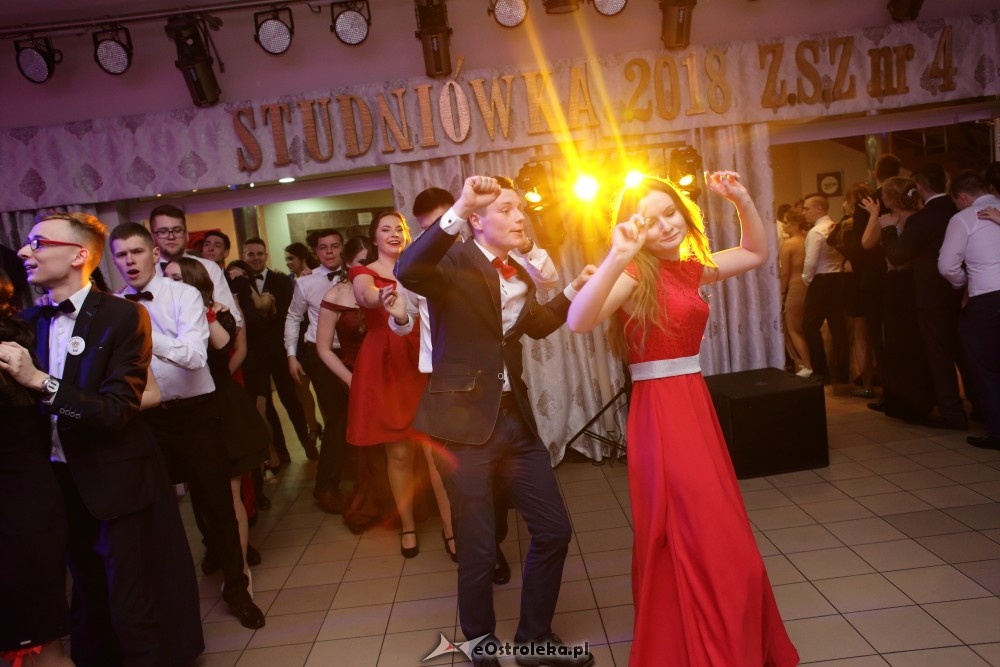 Studniówka ZSZ nr 4 w Ostrołęce [27.01.2018] - zdjęcie #21 - eOstroleka.pl