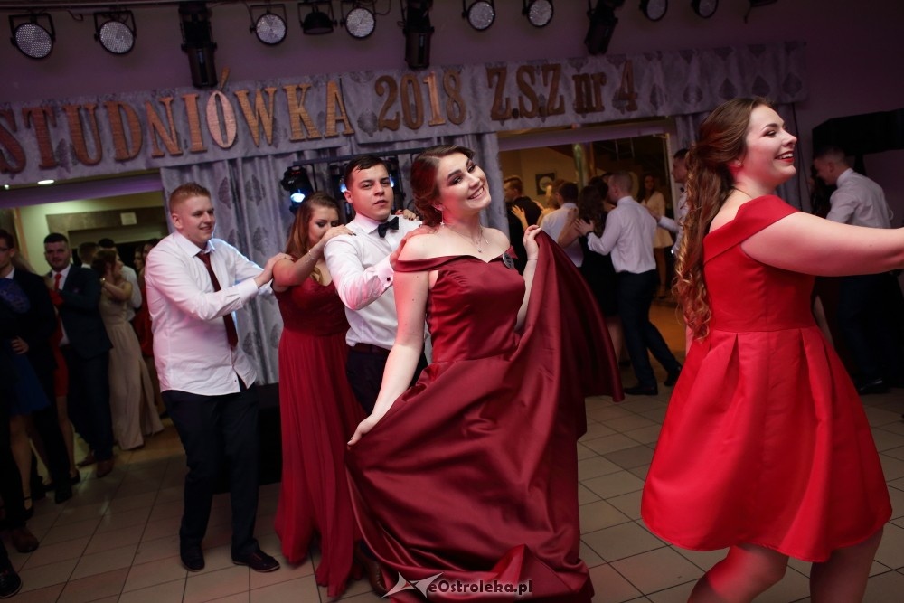 Studniówka ZSZ nr 4 w Ostrołęce [27.01.2018] - zdjęcie #20 - eOstroleka.pl