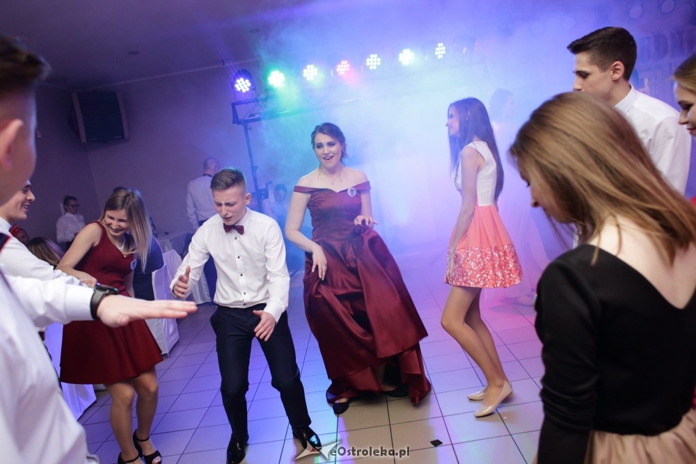 Studniówka ZSZ nr 4 w Ostrołęce [27.01.2018] - zdjęcie #8 - eOstroleka.pl