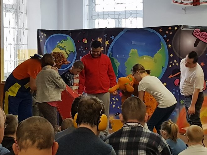 Ekologiczny spektakl Pomarańczowego Cylindra w SOS-W [12.02.2018] - zdjęcie #25 - eOstroleka.pl