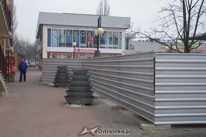 Ostrołęka: Ruszyła budowa fontanny gejzerowej przy scenie miejskiej [13.02.2018] - zdjęcie #2 - eOstroleka.pl