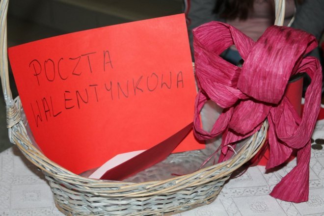 Szkolne Walentynki w ZSZ Nr 4 [14.02.2018]] - zdjęcie #9 - eOstroleka.pl