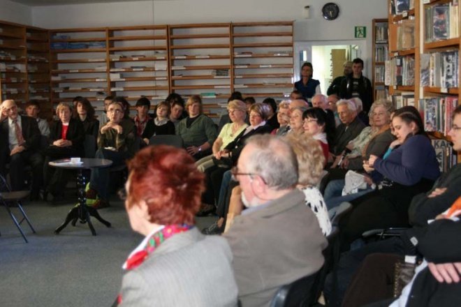 Spektakl Kobiety - sytuacja krytyczna (29.04.2010) - zdjęcie #10 - eOstroleka.pl