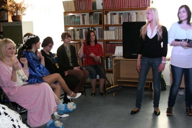 Spektakl Kobiety - sytuacja krytyczna (29.04.2010) - zdjęcie #7 - eOstroleka.pl