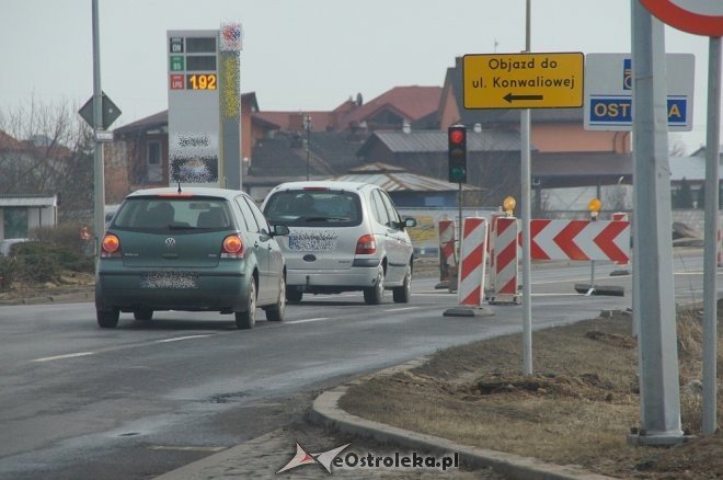 Uwaga kierowcy! Ruch wahadłowy na ulicy Ostrowskiej [11.03.2018] - zdjęcie #2 - eOstroleka.pl