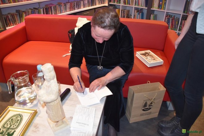 Irena Duchowska w kadzidlańskiej bibliotece [13.03.2018] - zdjęcie #13 - eOstroleka.pl