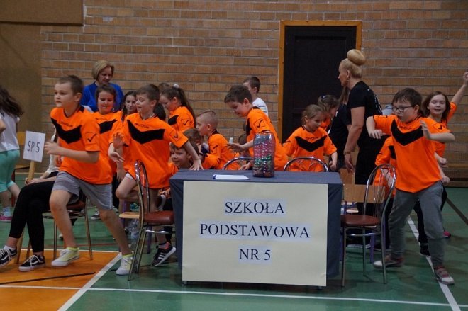 Turniej „Klasa na 5” w SP nr 5 w Ostrołęce [15.03.2018] - zdjęcie #93 - eOstroleka.pl