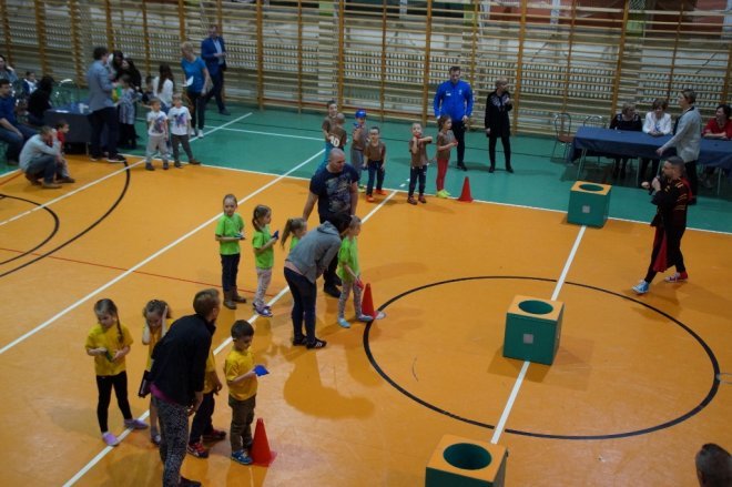 Rodzinny turniej „zerówkowiczów” w Szkole Podstawowej nr 5 w Ostrołęce [19.03.2018] - zdjęcie #68 - eOstroleka.pl