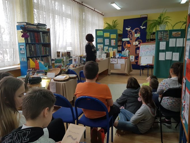 Spotkanie z Barbarą Zakrzewską w Szkole Podstawowej Nr 2 [23.03.2018] - zdjęcie #2 - eOstroleka.pl
