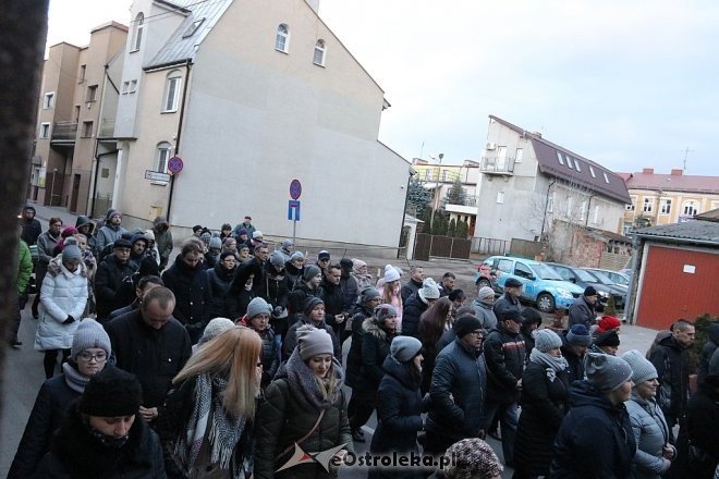 Droga krzyżowa ulicami miasta - parafia Nawiedzenia NMP [27.03.2018] - zdjęcie #3 - eOstroleka.pl
