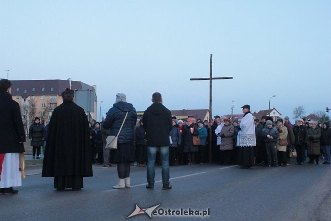 Droga Krzyżowa w parafii pw. Zbawiciela Świata w Ostrołęce [28,03.2018] - zdjęcie #65 - eOstroleka.pl