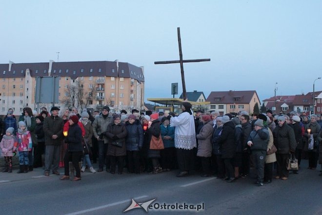 Droga Krzyżowa w parafii pw. Zbawiciela Świata w Ostrołęce [28,03.2018] - zdjęcie #72 - eOstroleka.pl