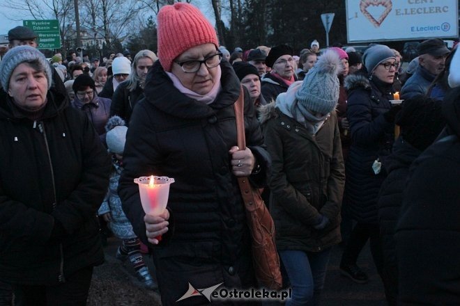 Droga Krzyżowa w parafii pw. Zbawiciela Świata w Ostrołęce [28,03.2018] - zdjęcie #46 - eOstroleka.pl