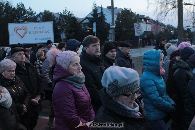 Droga Krzyżowa w parafii pw. Zbawiciela Świata w Ostrołęce [28,03.2018] - zdjęcie #20 - eOstroleka.pl