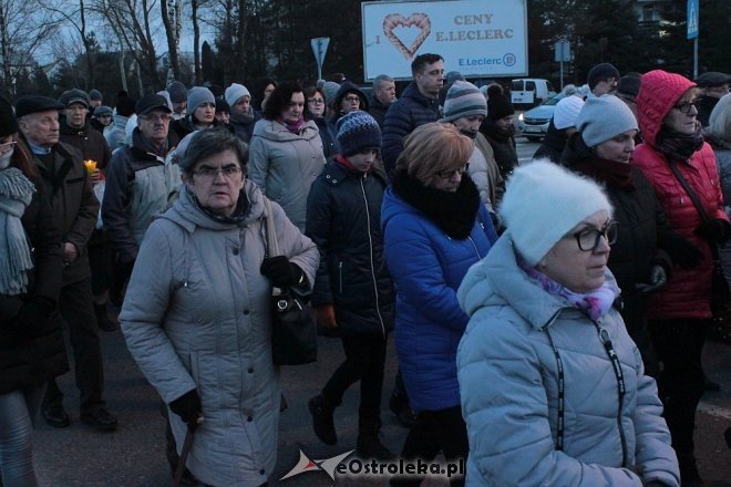 Droga Krzyżowa w parafii pw. Zbawiciela Świata w Ostrołęce [28,03.2018] - zdjęcie #14 - eOstroleka.pl