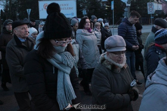 Droga Krzyżowa w parafii pw. Zbawiciela Świata w Ostrołęce [28,03.2018] - zdjęcie #12 - eOstroleka.pl