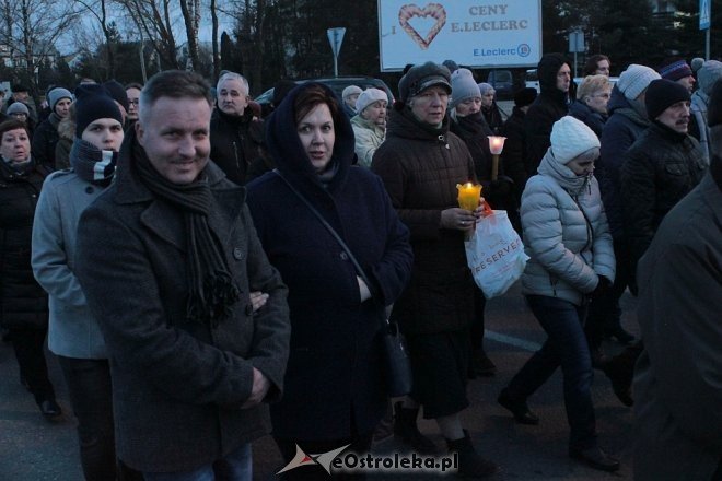 Droga Krzyżowa w parafii pw. Zbawiciela Świata w Ostrołęce [28,03.2018] - zdjęcie #11 - eOstroleka.pl