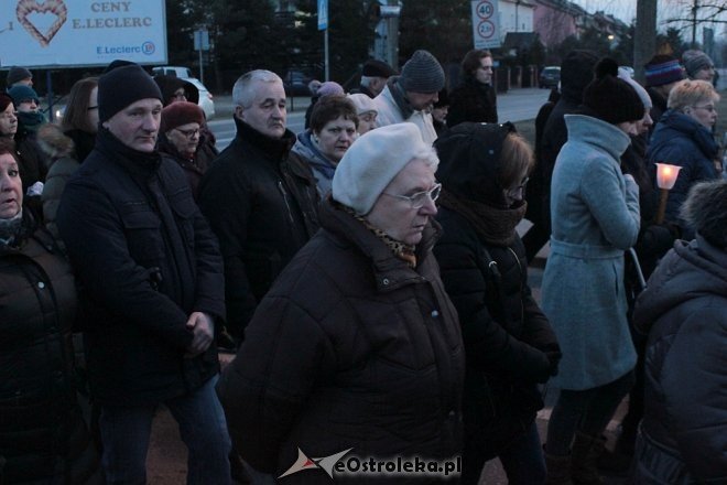 Droga Krzyżowa w parafii pw. Zbawiciela Świata w Ostrołęce [28,03.2018] - zdjęcie #9 - eOstroleka.pl