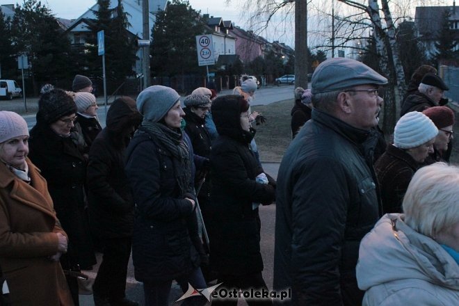 Droga Krzyżowa w parafii pw. Zbawiciela Świata w Ostrołęce [28,03.2018] - zdjęcie #6 - eOstroleka.pl