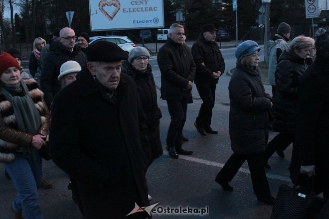 Droga Krzyżowa w parafii pw. Zbawiciela Świata w Ostrołęce [28,03.2018] - zdjęcie #5 - eOstroleka.pl