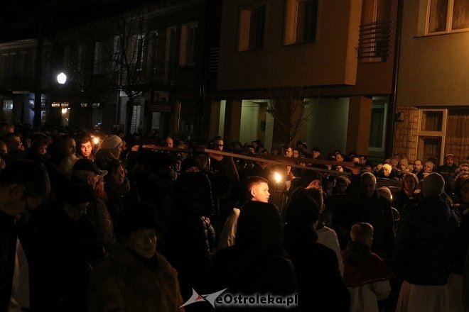 Droga Krzyżowa ulicami miasta [30.03.2018] - zdjęcie #2 - eOstroleka.pl
