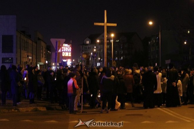 Droga Krzyżowa ulicami miasta [30.03.2018] - zdjęcie #17 - eOstroleka.pl
