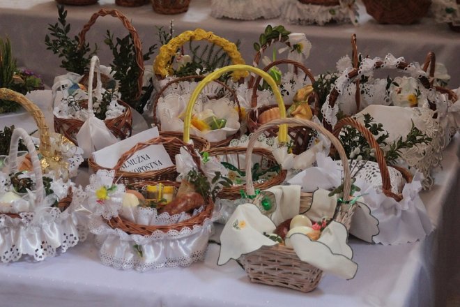 Wielka Sobota i święcenie wielkanocnych koszyczków w ostrołęckich parafiach [31.03.2018] - zdjęcie #69 - eOstroleka.pl
