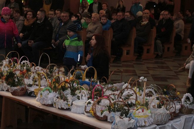 Wielka Sobota i święcenie wielkanocnych koszyczków w ostrołęckich parafiach [31.03.2018] - zdjęcie #37 - eOstroleka.pl