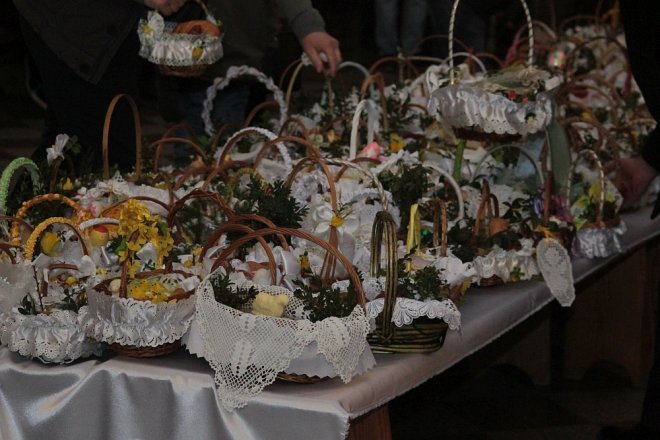 Wielka Sobota i święcenie wielkanocnych koszyczków w ostrołęckich parafiach [31.03.2018] - zdjęcie #28 - eOstroleka.pl