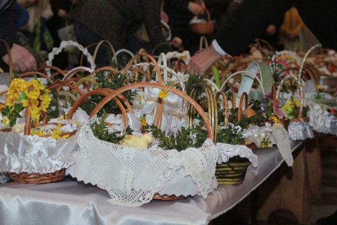 Wielka Sobota i święcenie wielkanocnych koszyczków w ostrołęckich parafiach [31.03.2018] - zdjęcie #24 - eOstroleka.pl