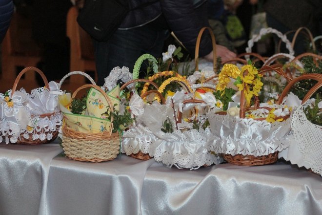 Wielka Sobota i święcenie wielkanocnych koszyczków w ostrołęckich parafiach [31.03.2018] - zdjęcie #23 - eOstroleka.pl