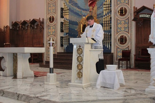 Wielka Sobota i święcenie wielkanocnych koszyczków w ostrołęckich parafiach [31.03.2018] - zdjęcie #22 - eOstroleka.pl