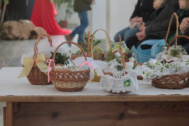 Wielka Sobota i święcenie wielkanocnych koszyczków w ostrołęckich parafiach [31.03.2018] - zdjęcie #6 - eOstroleka.pl