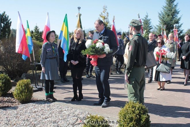 Ostrołęka: Obchody rocznicowe Zbrodni Katyńskiej i Katastrofy Smoleńskiej [07.04.2018] - zdjęcie #47 - eOstroleka.pl